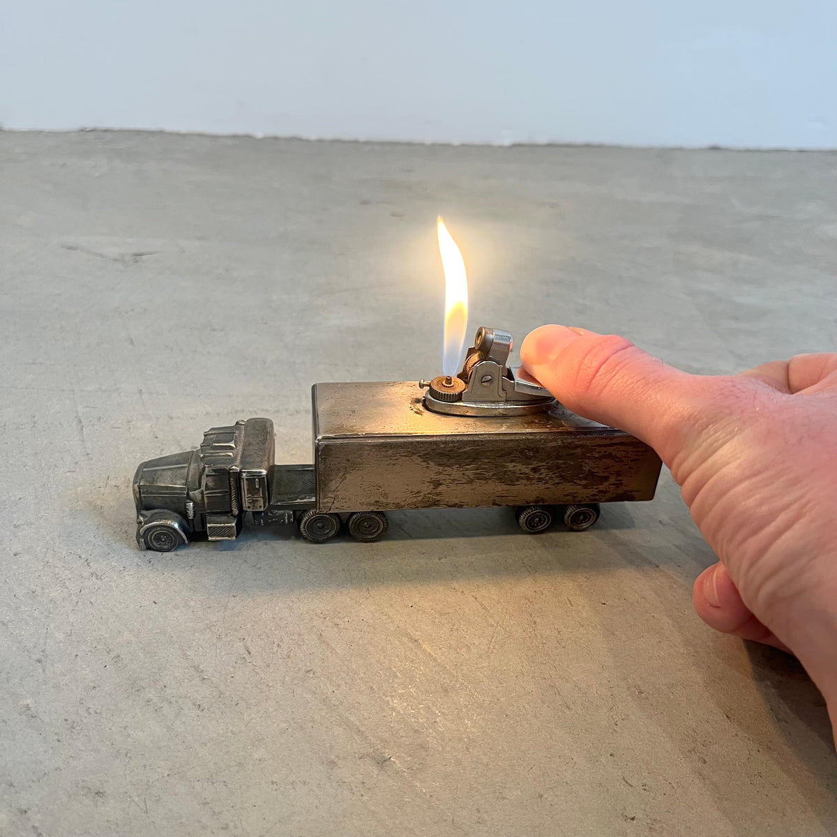 Semi Truck Table Lighter