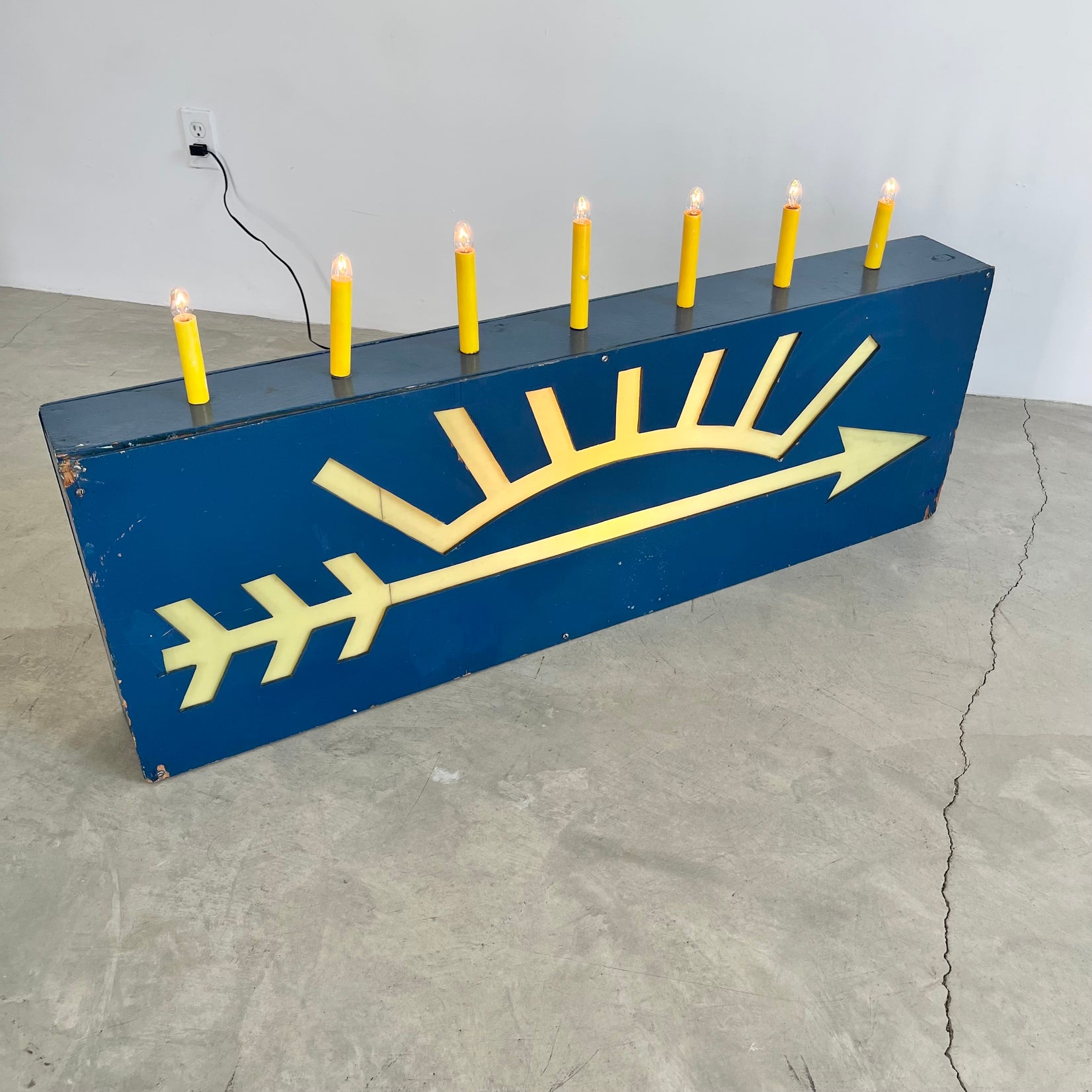 Illuminated 'Arrow of Light' Cub Scout Sign