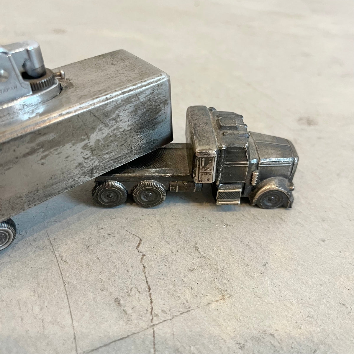 Semi Truck Table Lighter