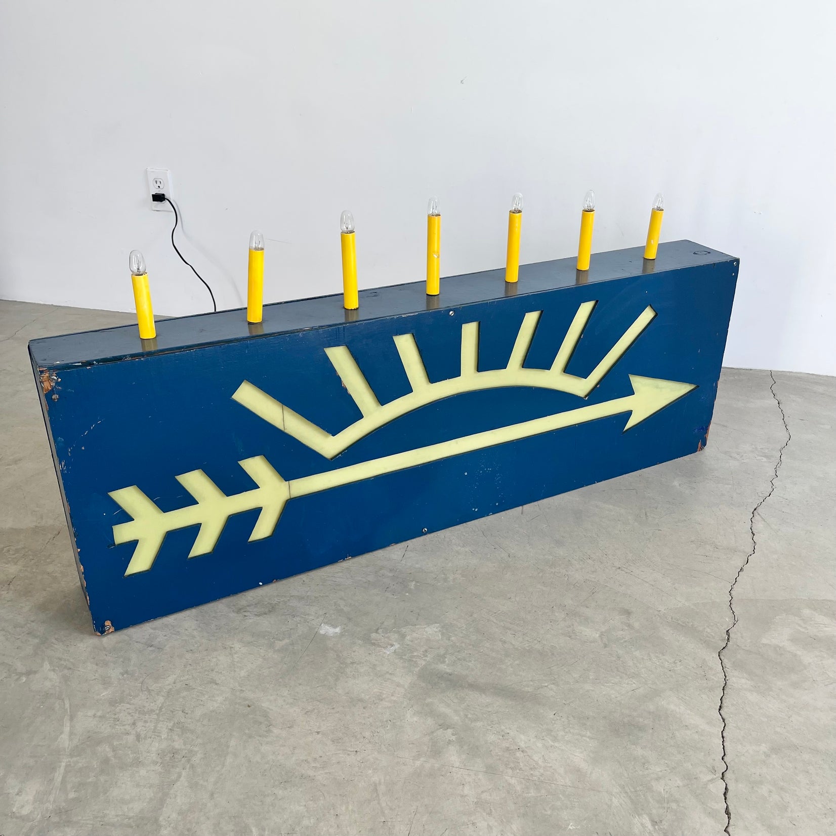 Illuminated 'Arrow of Light' Cub Scout Sign