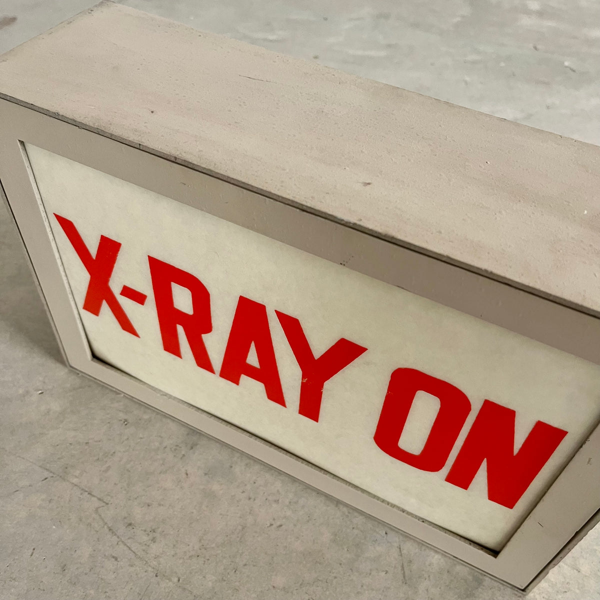 Illuminated "X- RAY ON" Sign