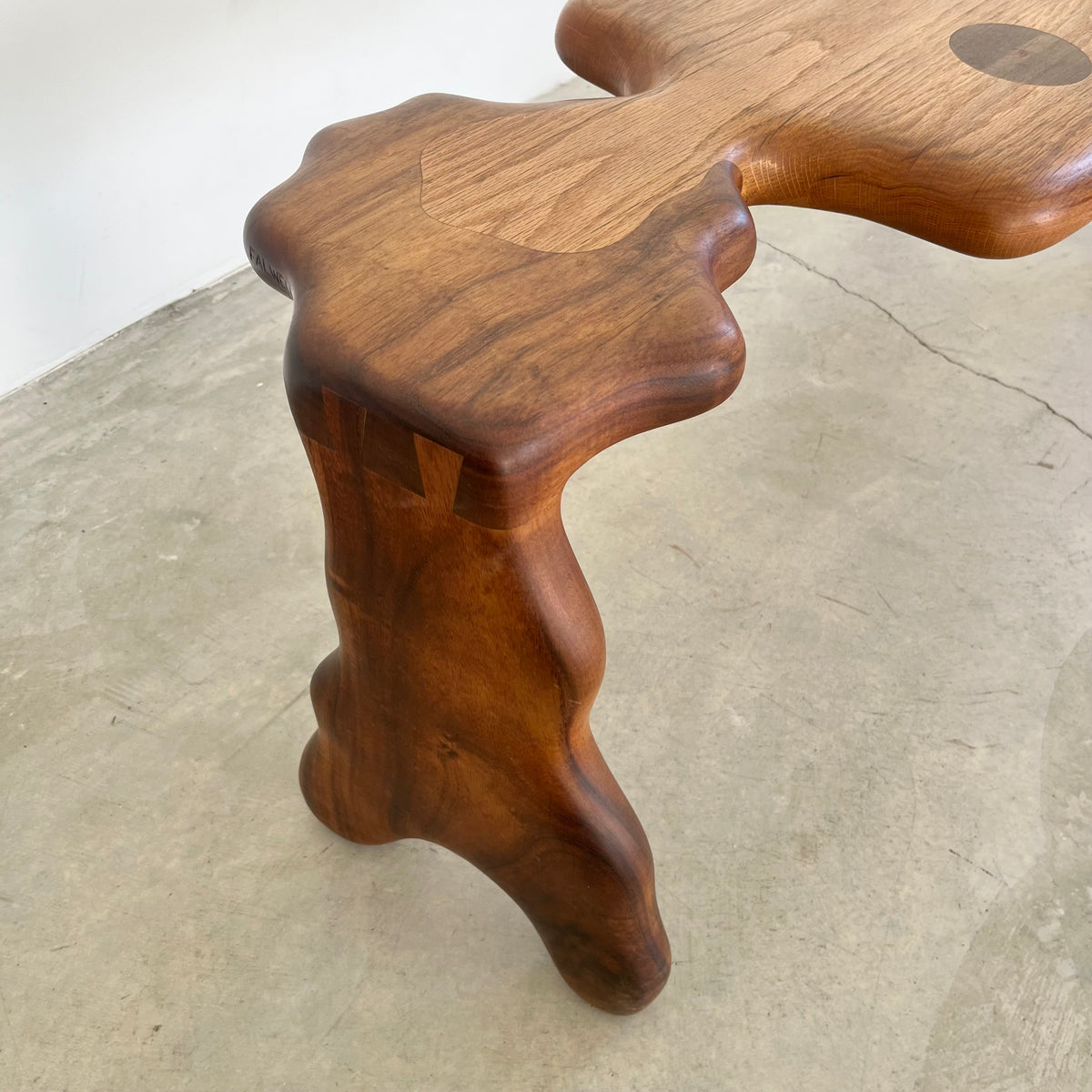 "Lady Table"