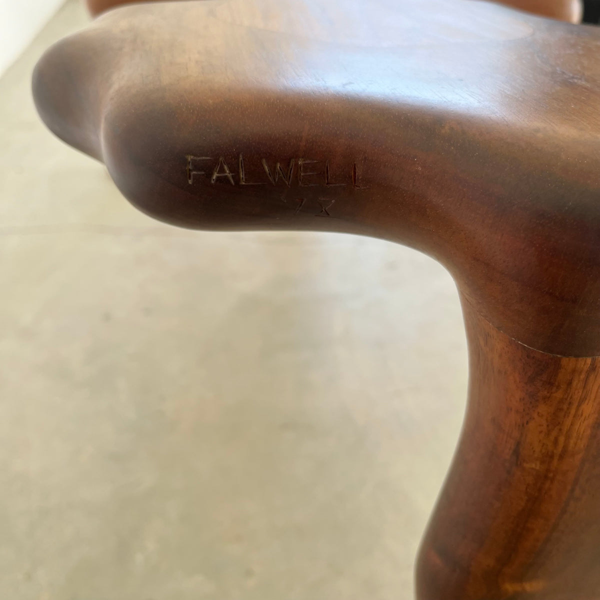 "Lady Table"