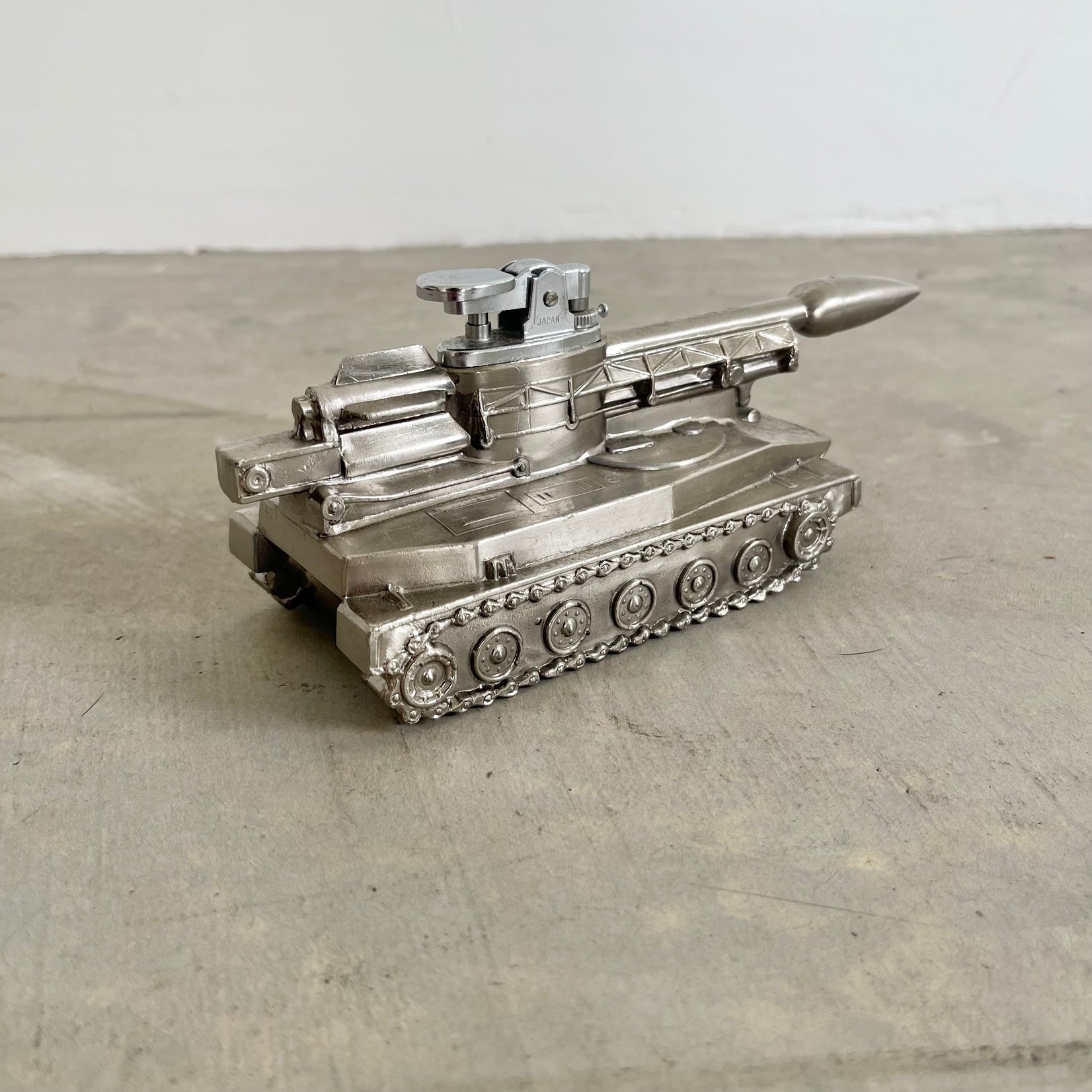 Tank Table Lighter
