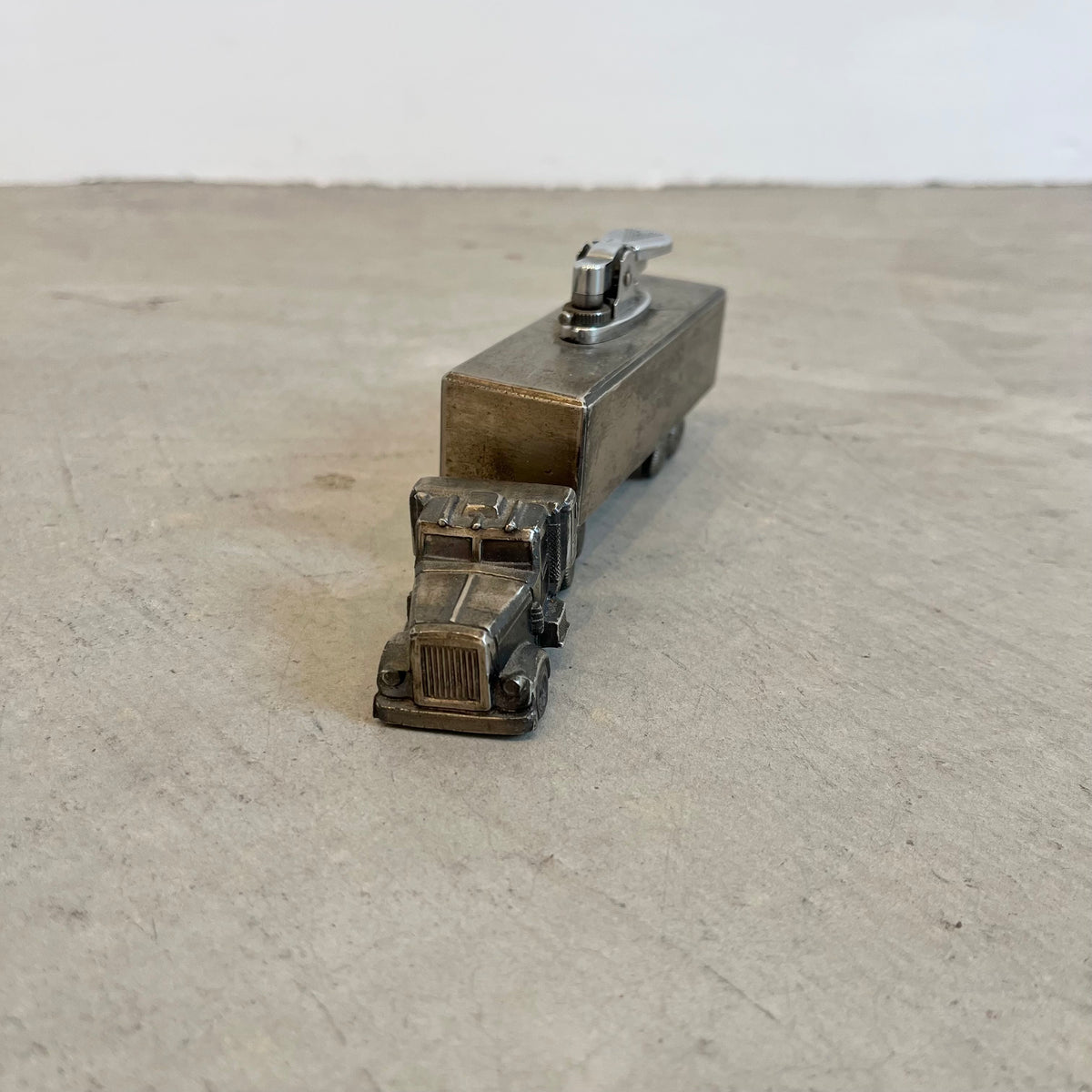 Semi Truck Table Lighter