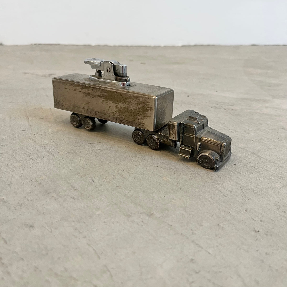 Semi Truck Table Lighter