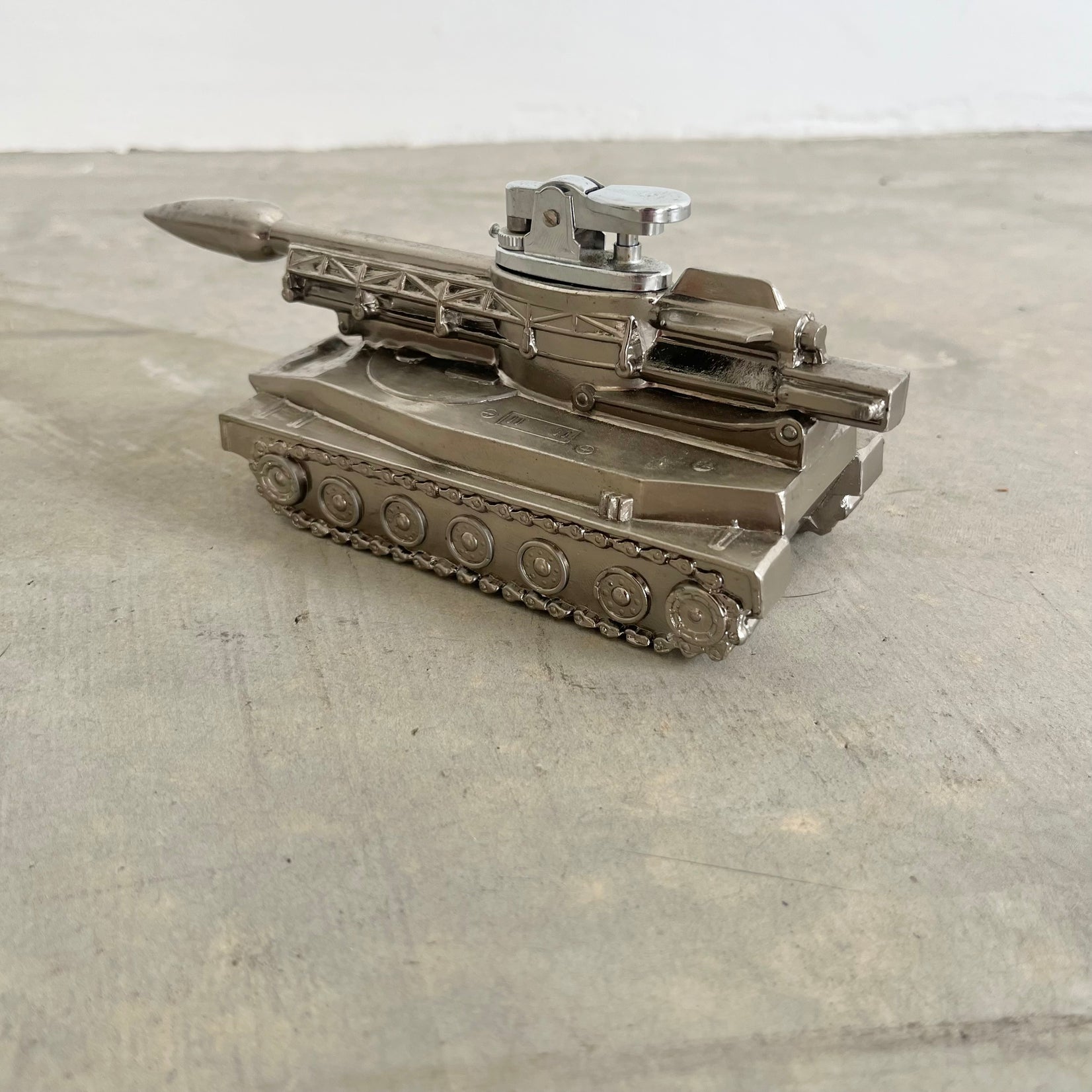 Tank Table Lighter