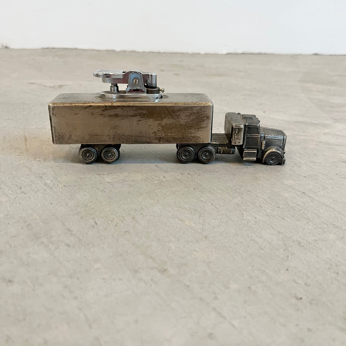 Semi Truck Table Lighter
