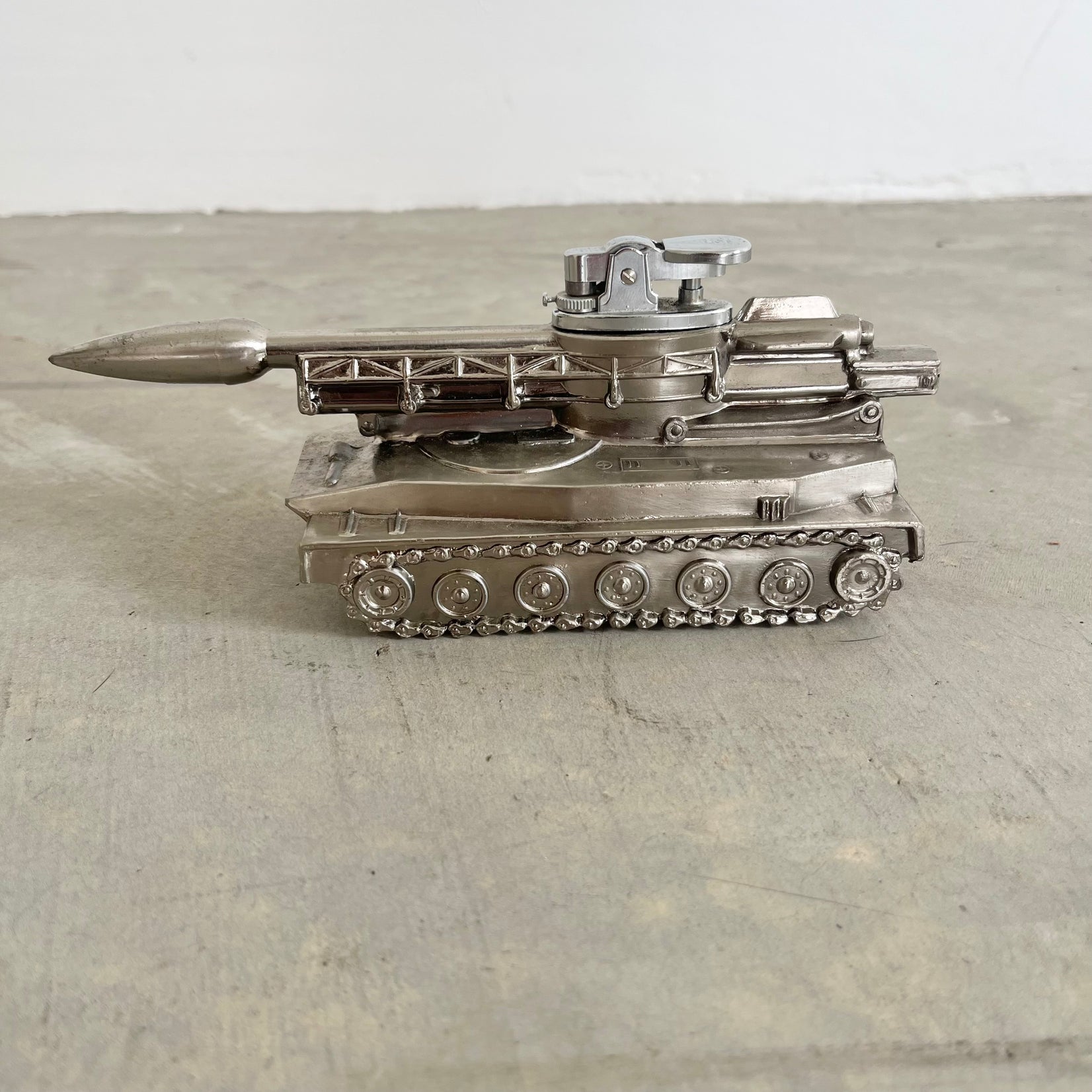 Tank Table Lighter