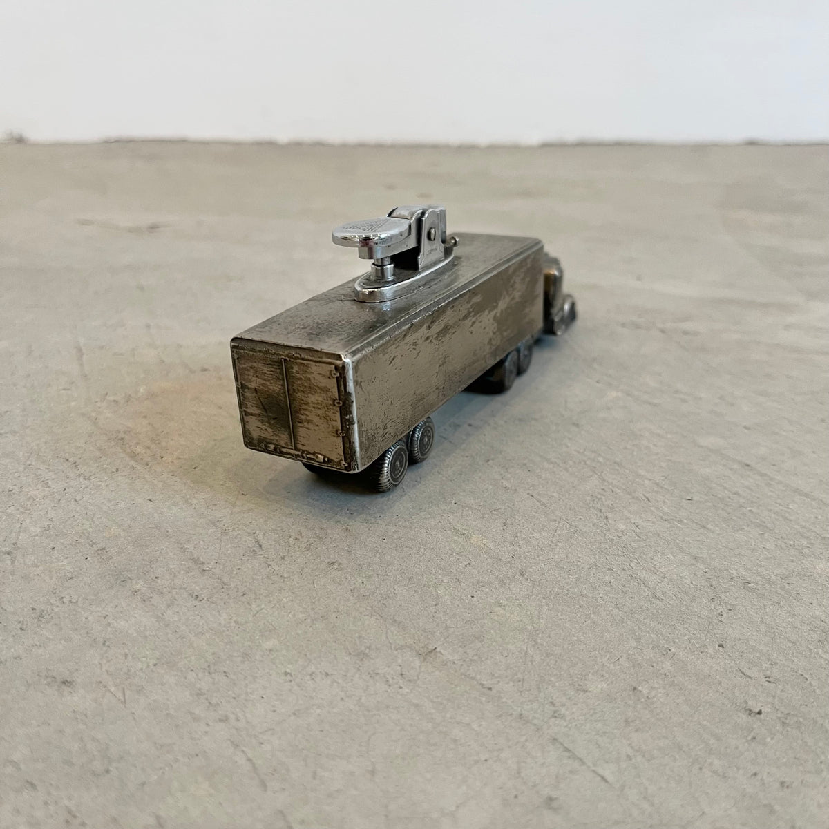 Semi Truck Table Lighter