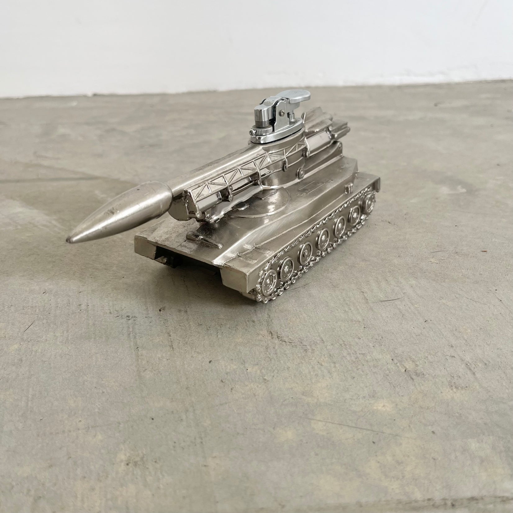 Tank Table Lighter