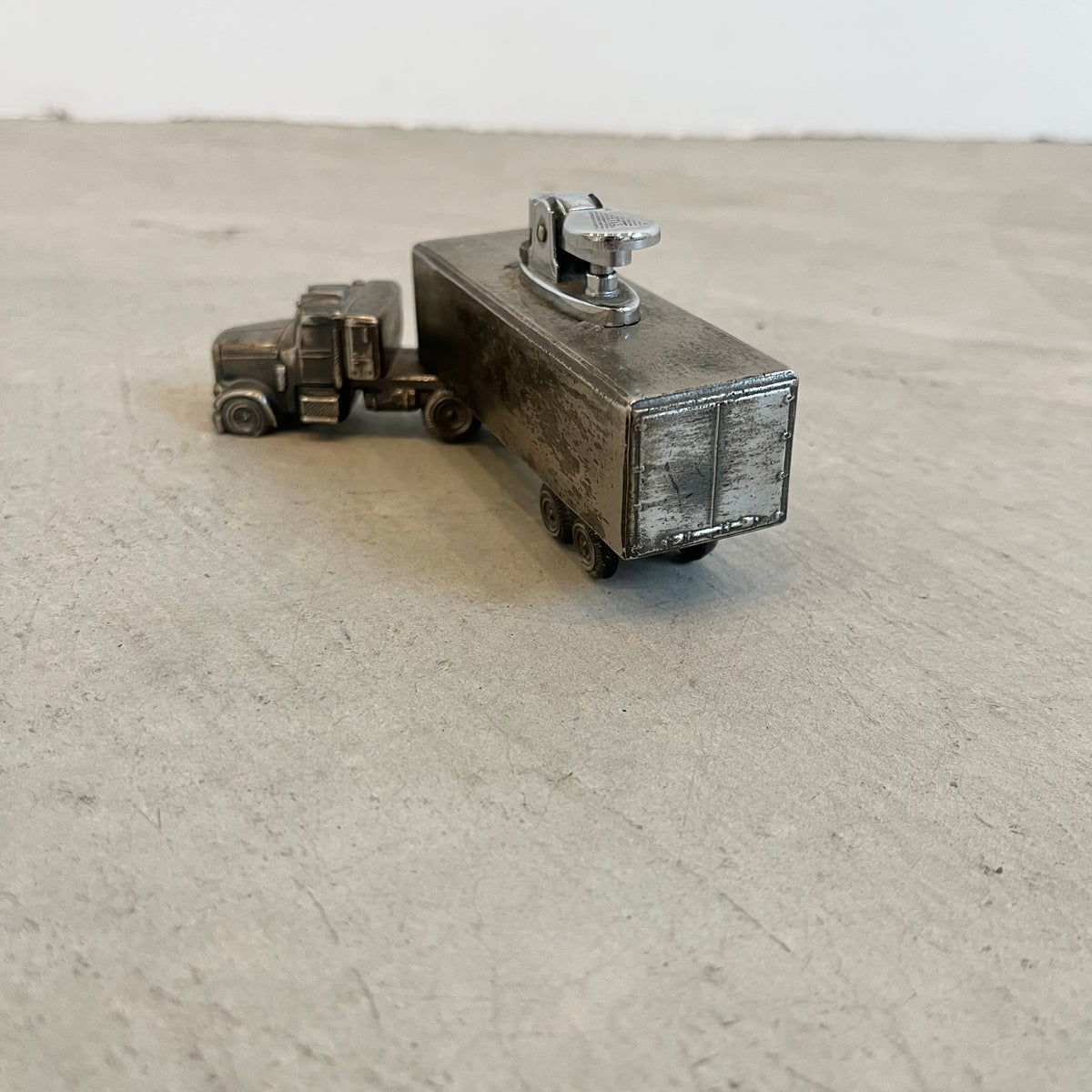 Semi Truck Table Lighter