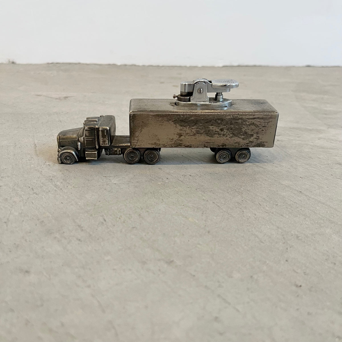 Semi Truck Table Lighter