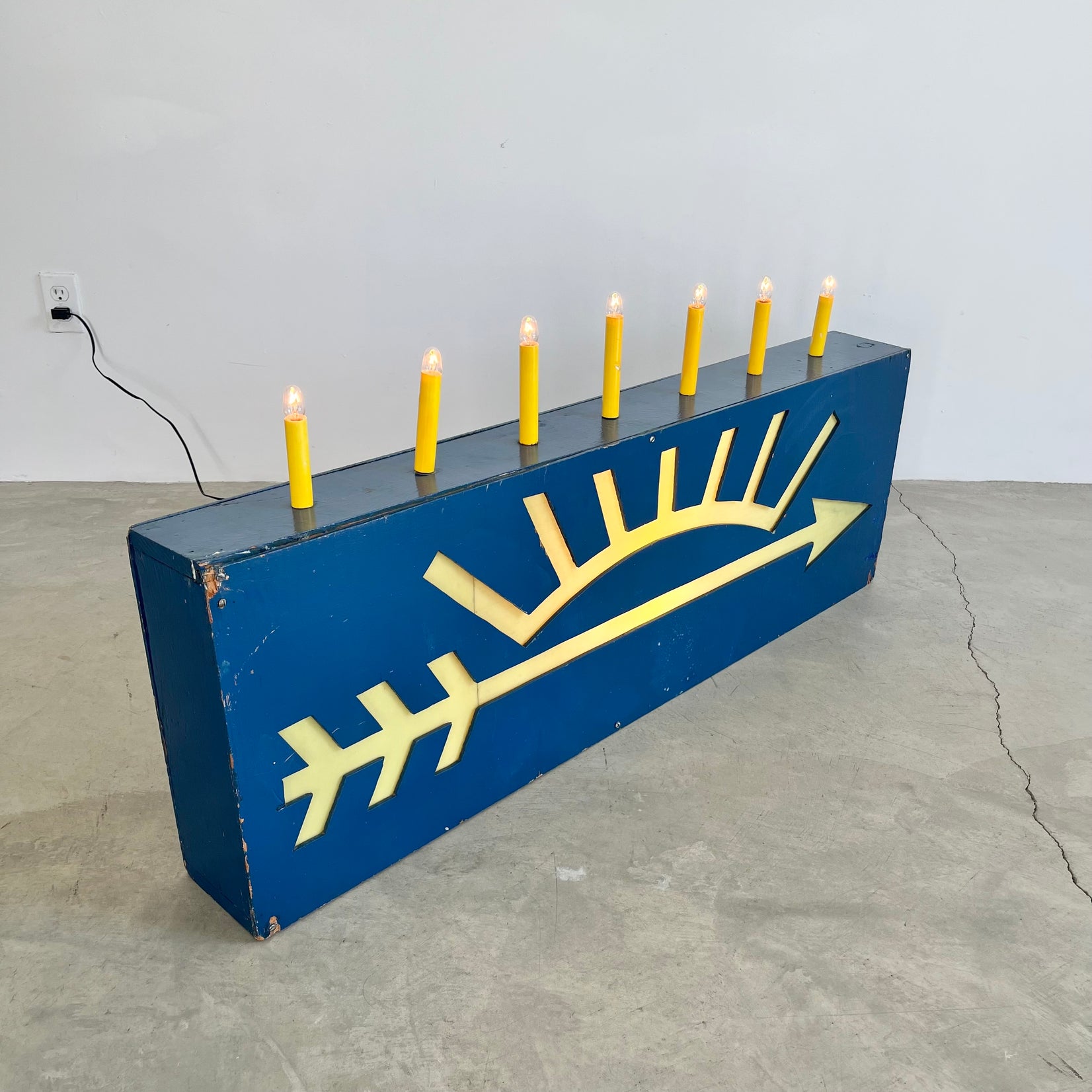 Illuminated 'Arrow of Light' Cub Scout Sign