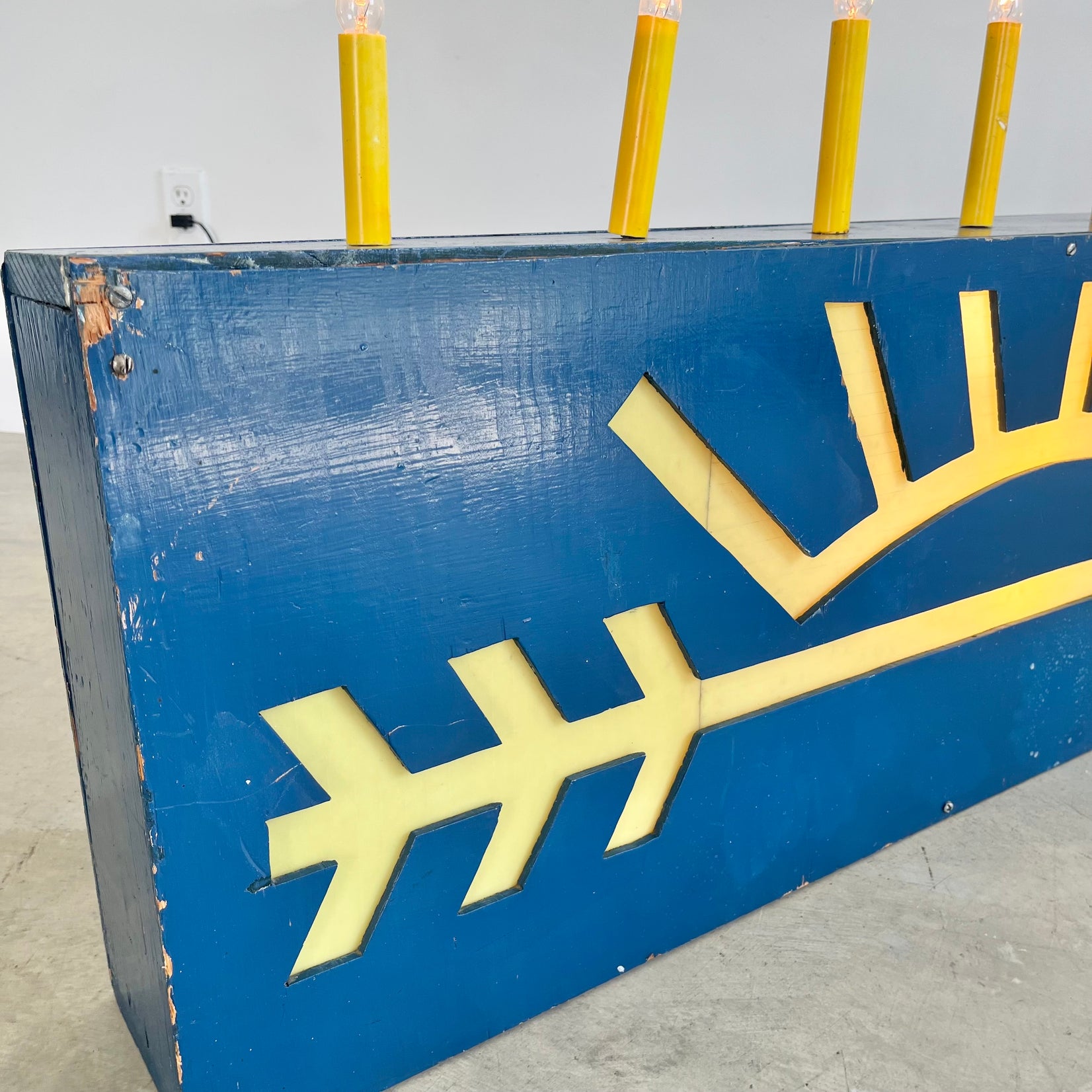 Illuminated 'Arrow of Light' Cub Scout Sign