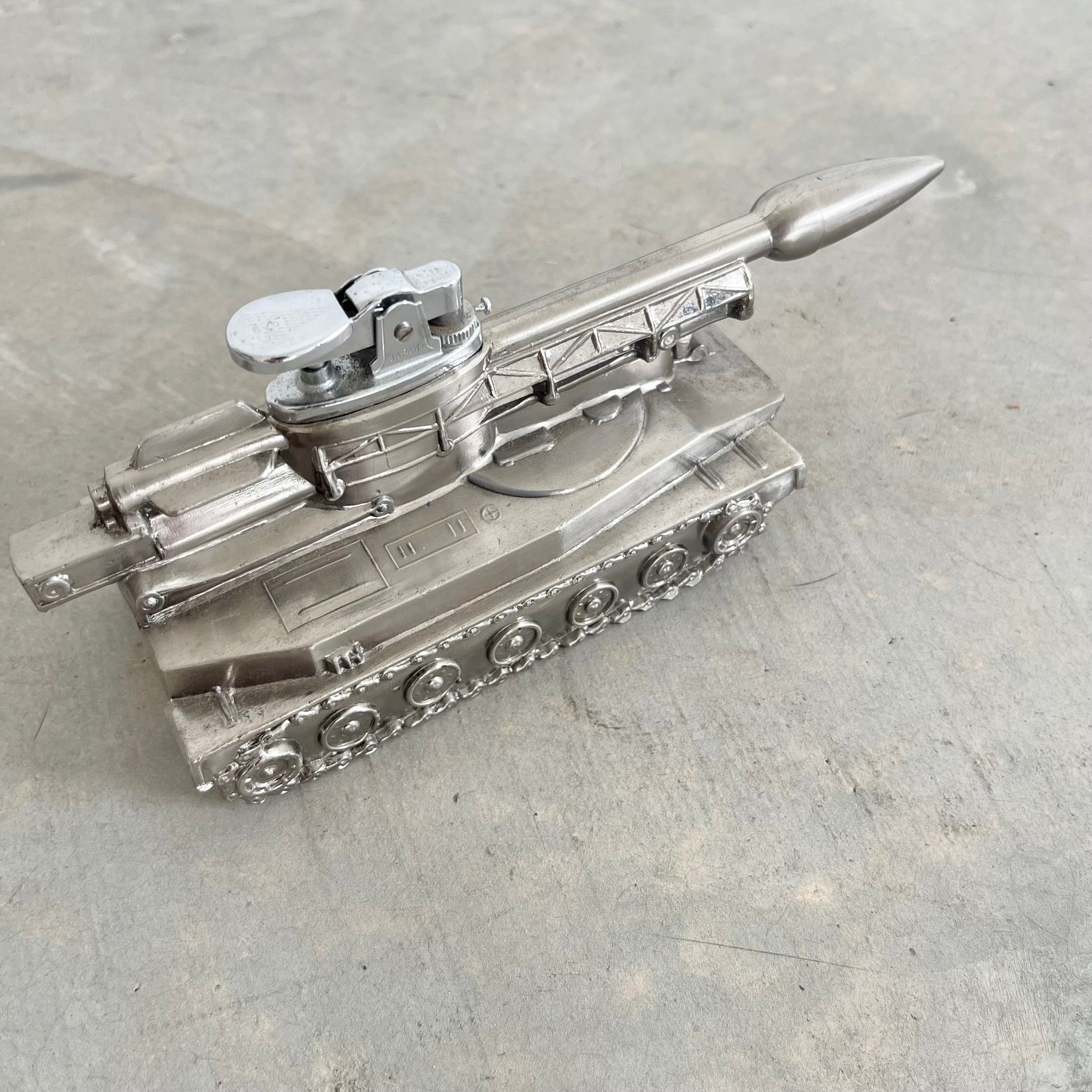 Tank Table Lighter