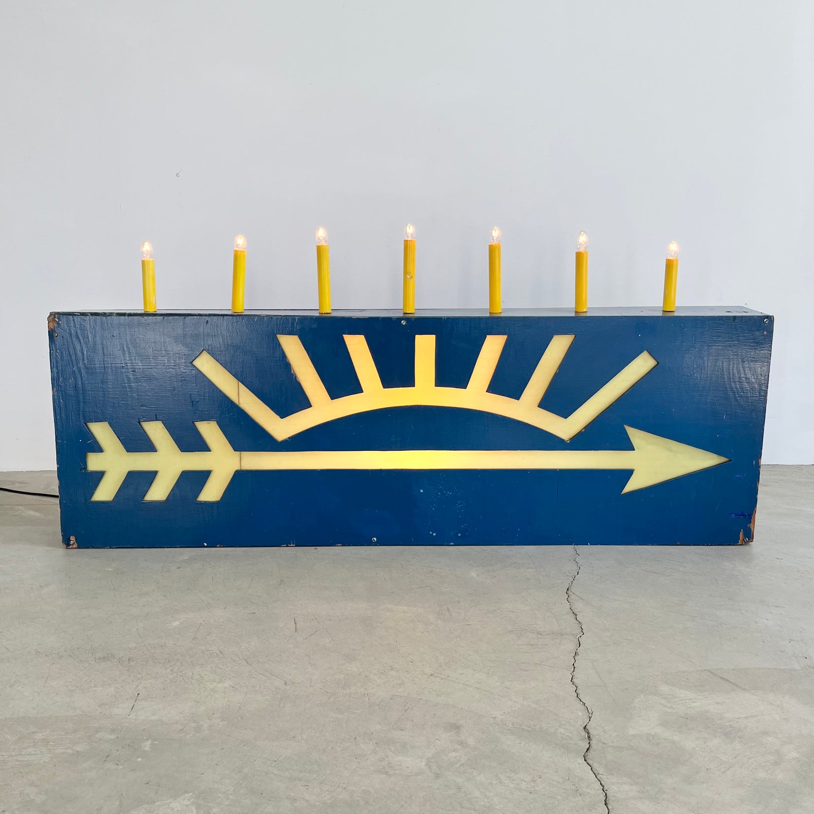 Illuminated 'Arrow of Light' Cub Scout Sign