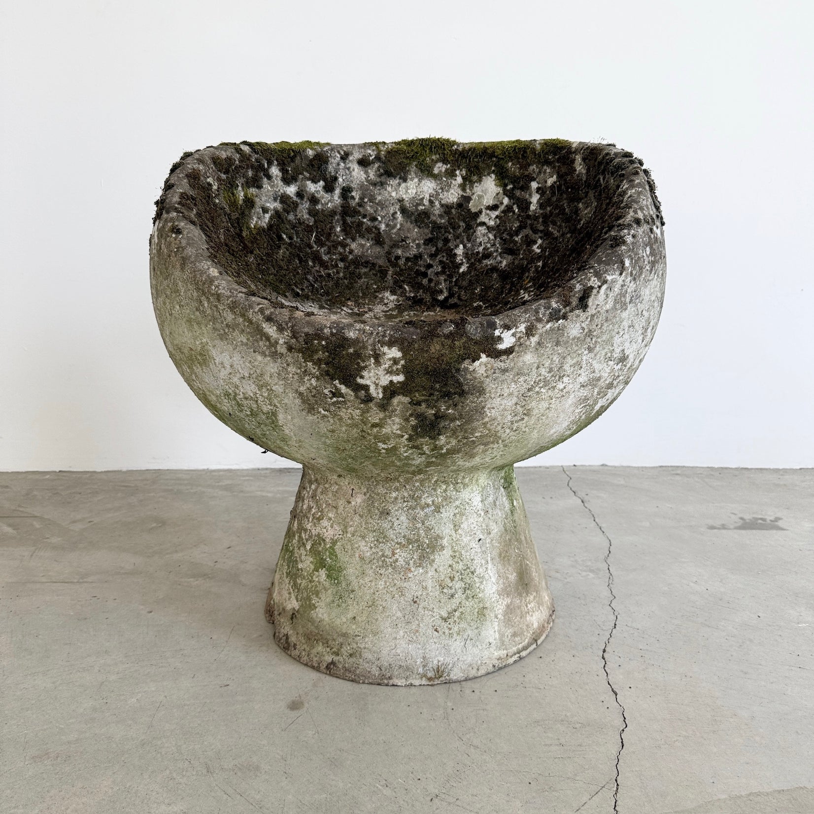 Willy Guhl Concrete Pod Chair, 1960s Switzerland