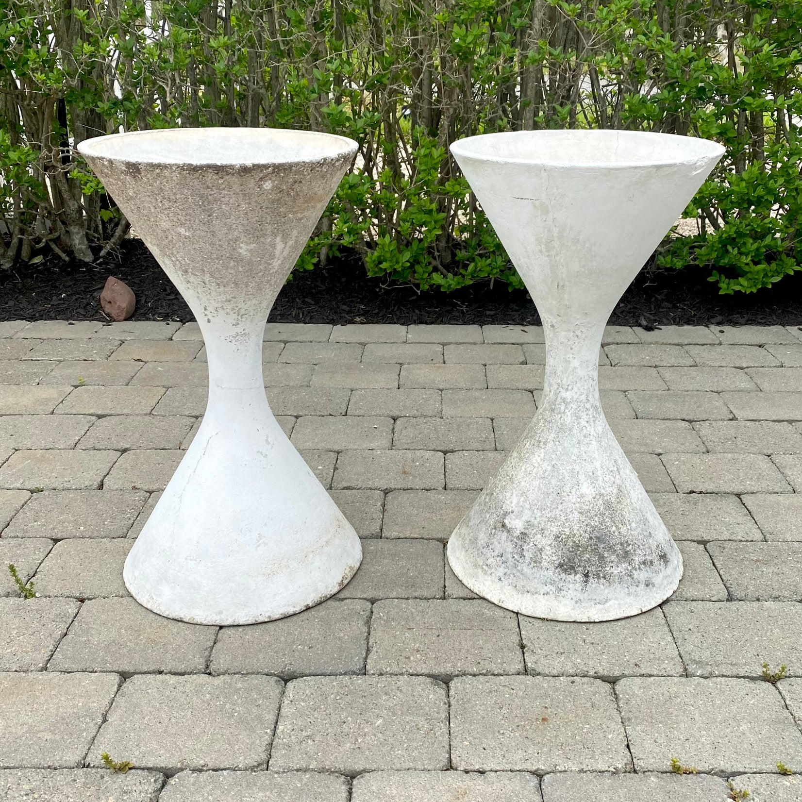 Willy Guhl White Hourglass Planters, 1960s Switzerland