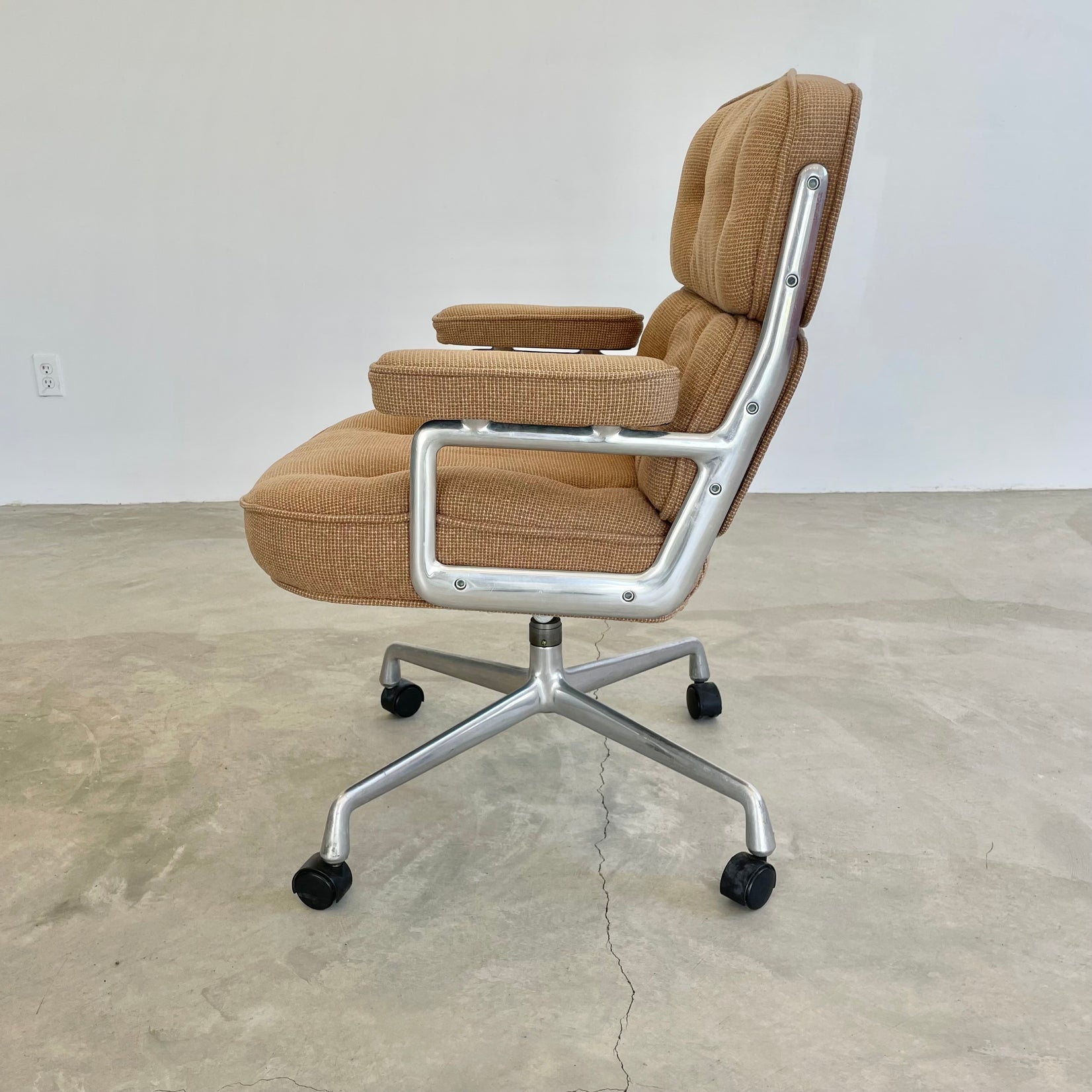 Eames Time Life Chair in Tan Burlap, 1984 USA