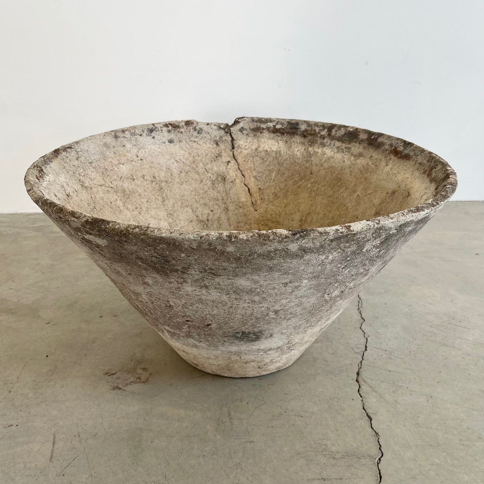 Small Concrete Flower pot by Willy Guhl, 1960s Switzerland