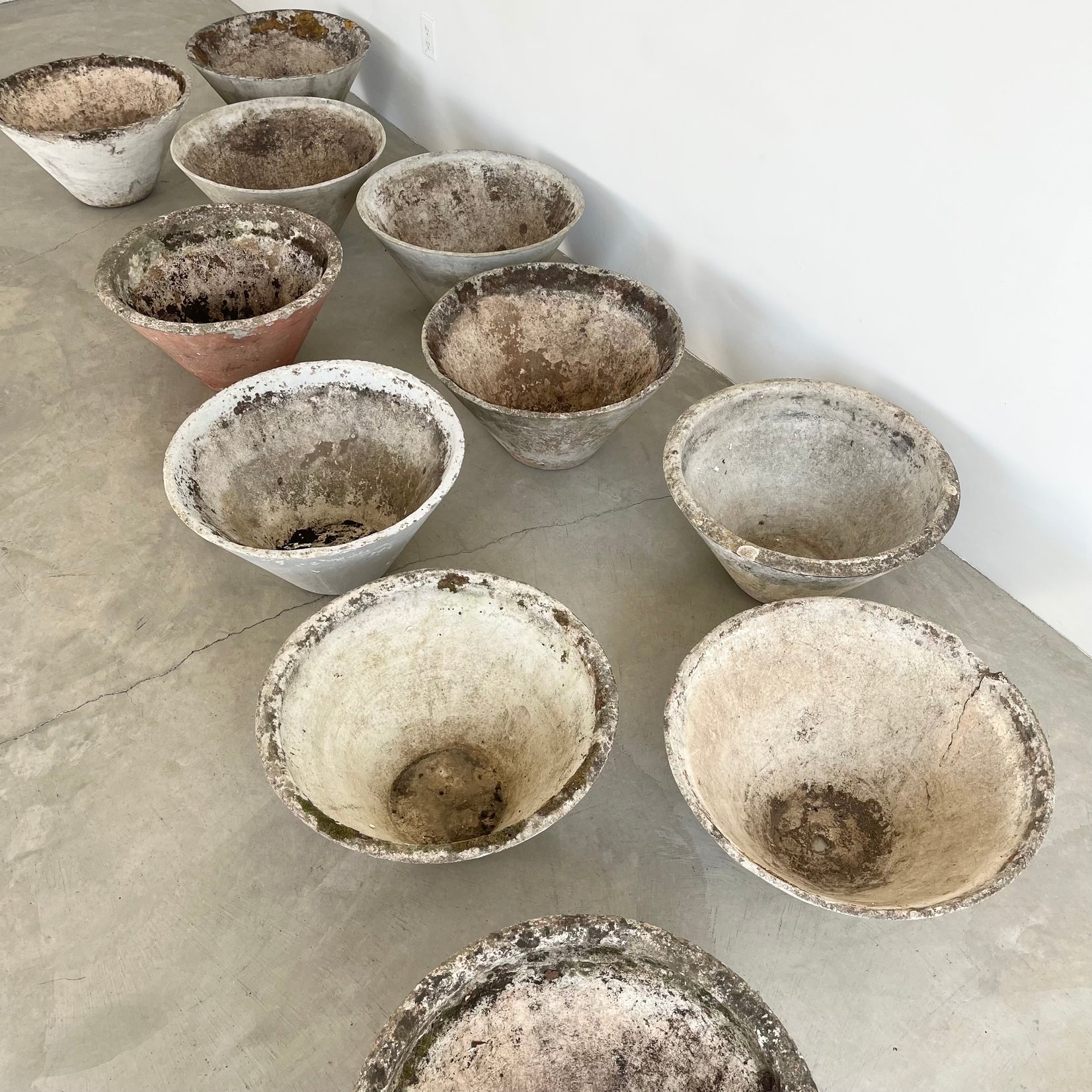 Small Concrete Flower pot by Willy Guhl, 1960s Switzerland
