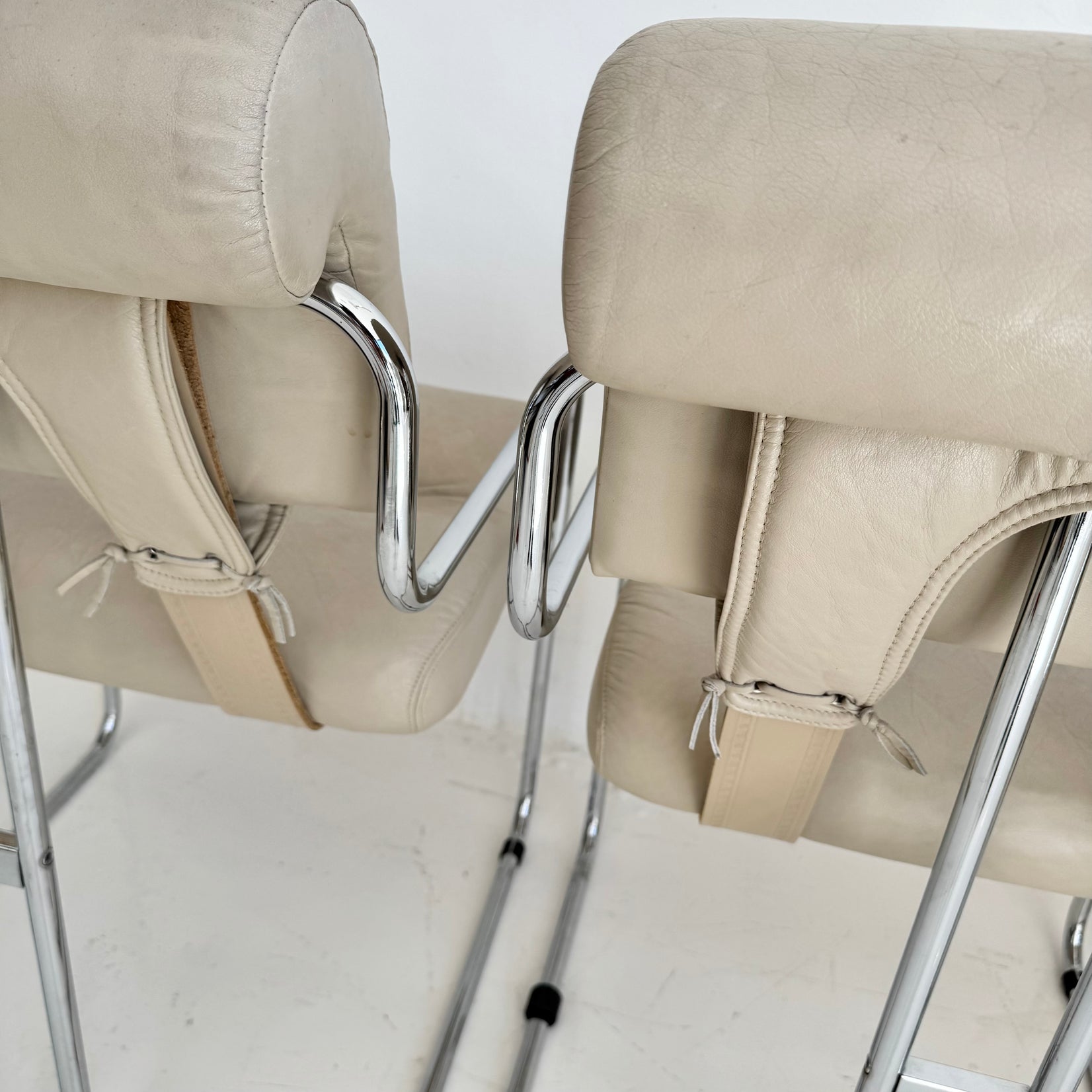 Set of 4 Grey Leather Tucroma Dining Chairs