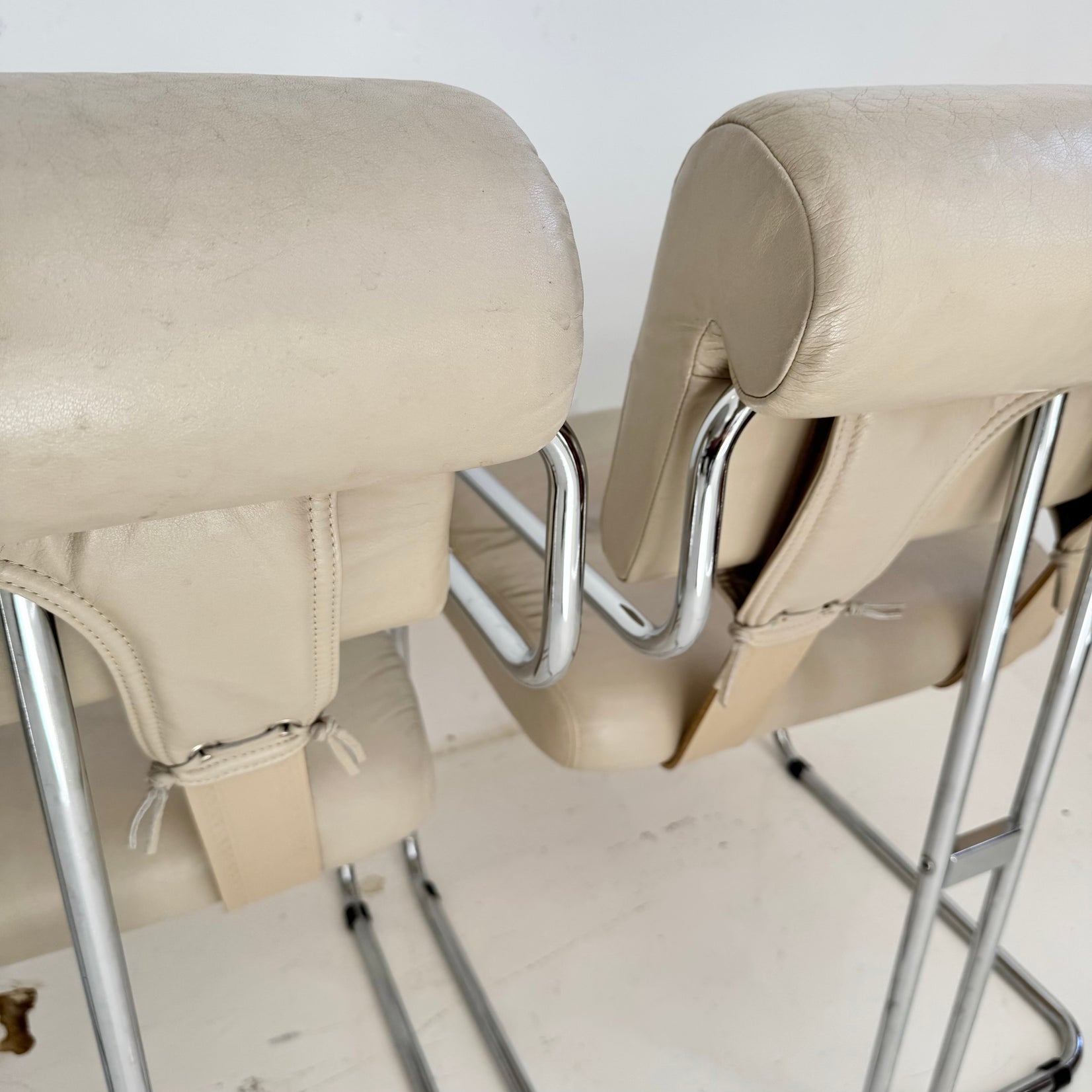 Set of 4 Grey Leather Tucroma Dining Chairs