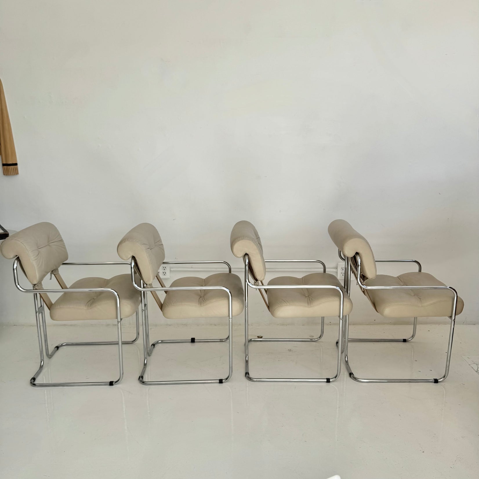 Set of 4 Grey Leather Tucroma Dining Chairs