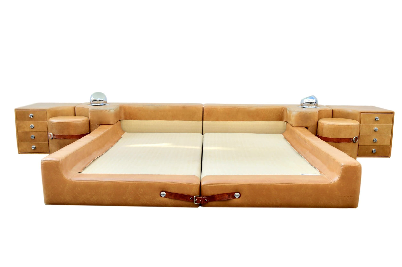 New Production Leather King Bed in the Style of Guido Faleschini for Pace